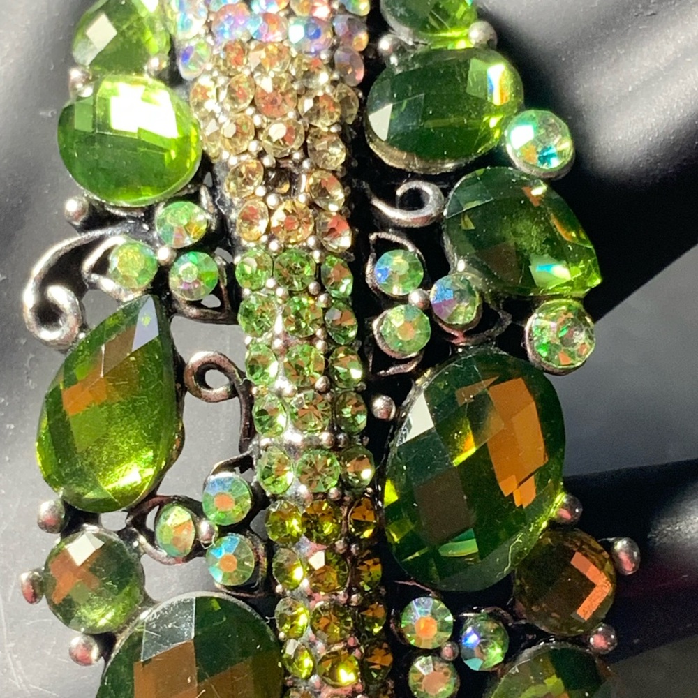 Vintage Elegant Green Crystal Bracelet Rhinestones Hinged Opening - Picture 8 of 9